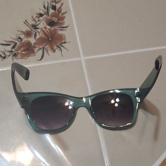 Juicy Couture sunglasses main image 2